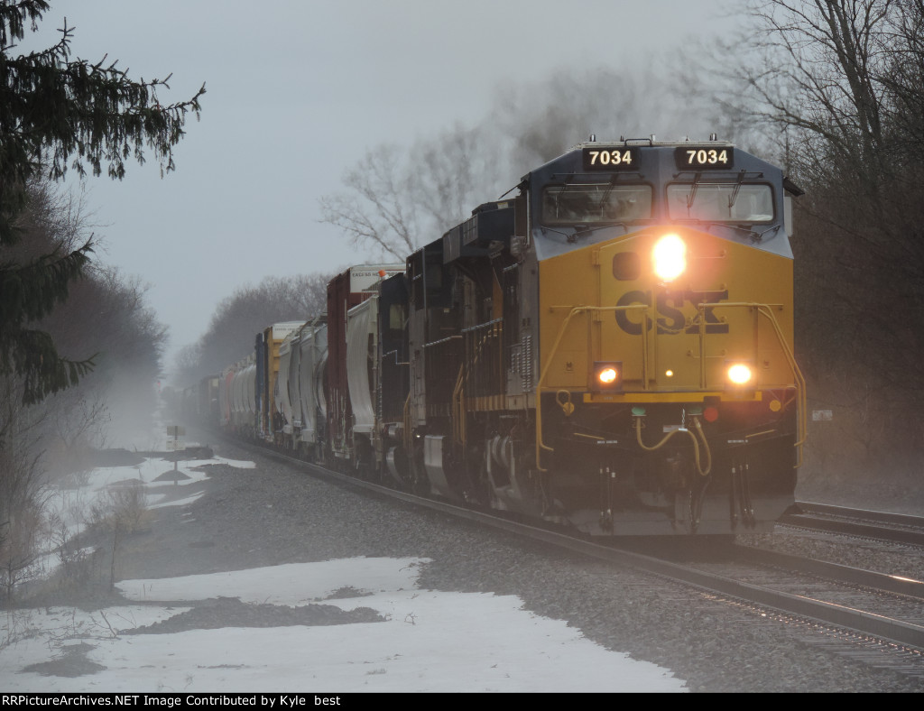 CSX 7034 on M560